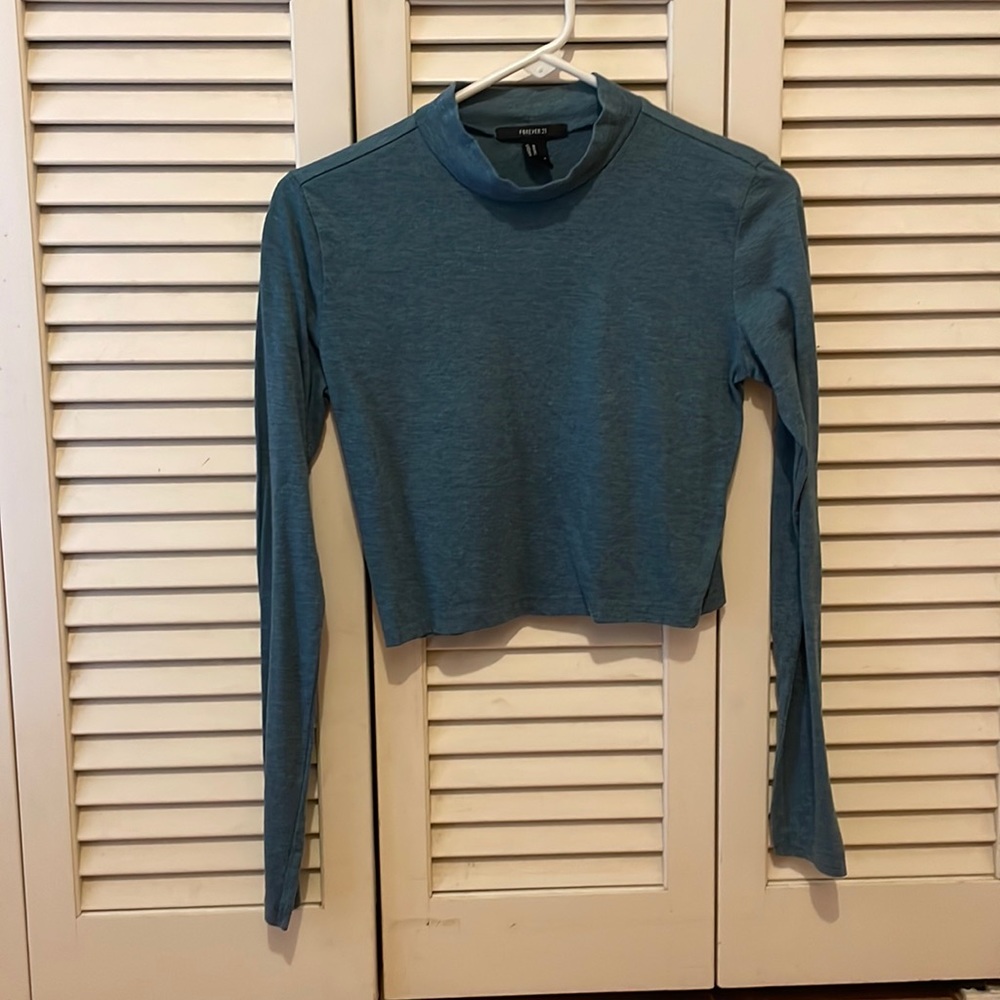 M forever 21 crop top long sleeve